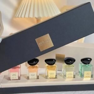 Perfume by ARMANI PRIVEFive Pieces